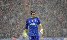 米兰体育下载-公牛翻盘步行者，武切维奇在欧冠半决赛接管比赛，跨越赛场的统治力