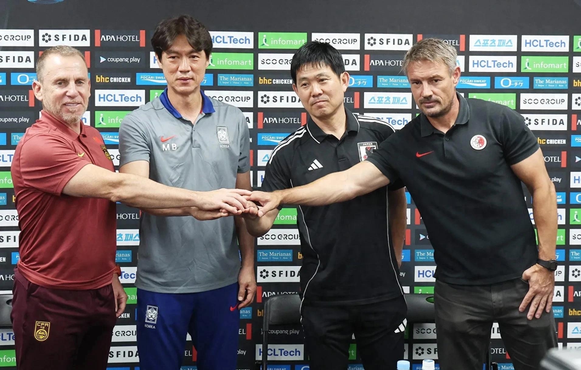 攻守兼备！东亚球队全力冲刺