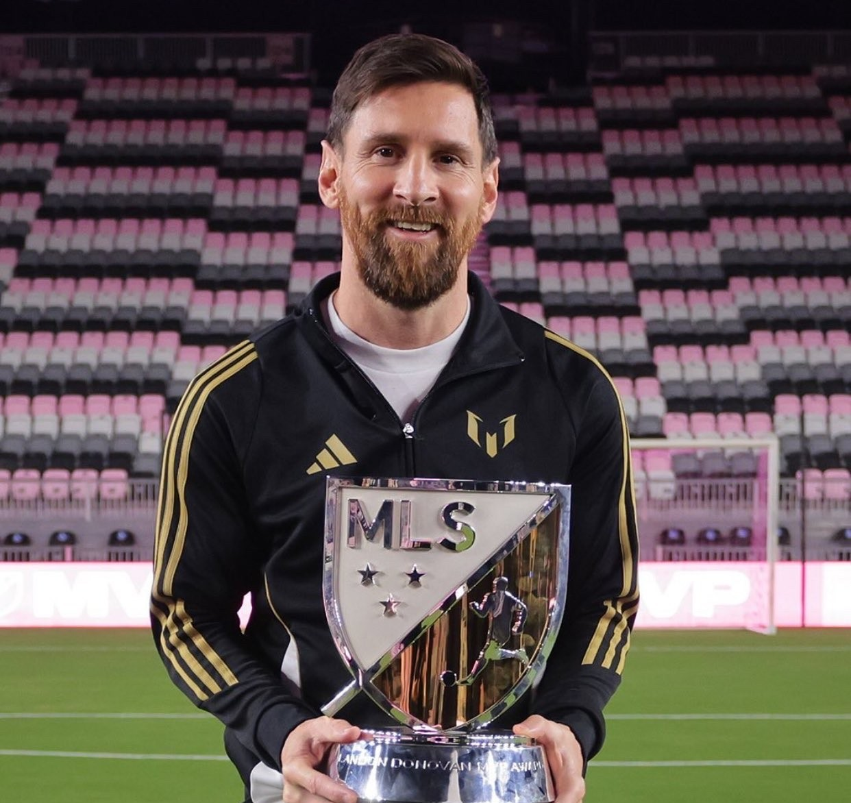 关于梅西打破守门魔咒,梅开二度助球队大胜的信息 关于梅西打破守门魔咒,梅开二度助球队大胜的信息