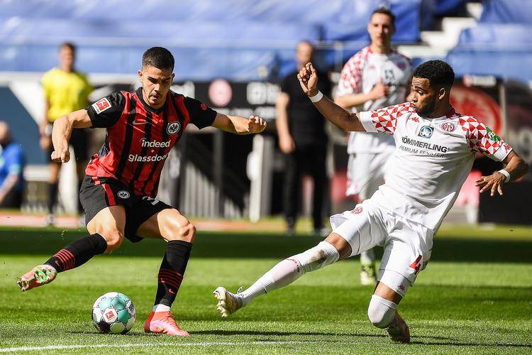 法兰克福主场击败对手晋级欧联杯半决赛的简单介绍 法兰克福主场击败对手晋级欧联杯半决赛的简单介绍