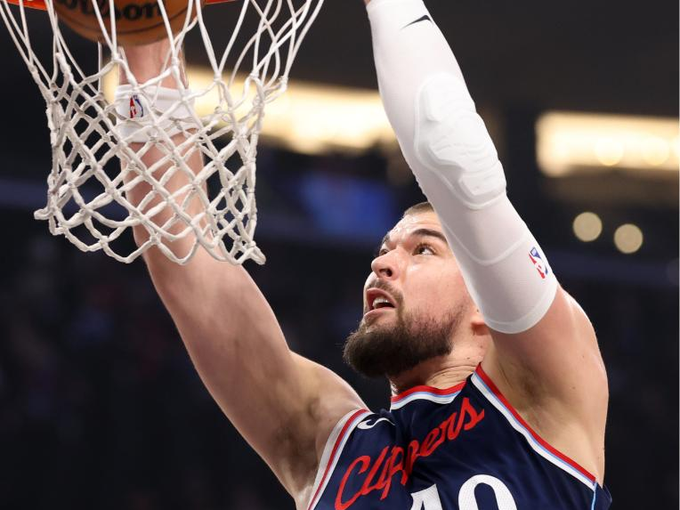 西班牙男篮力克爵士,约基奇绝境逆转的简单介绍 西班牙男篮力克爵士,约基奇绝境逆转的简单介绍