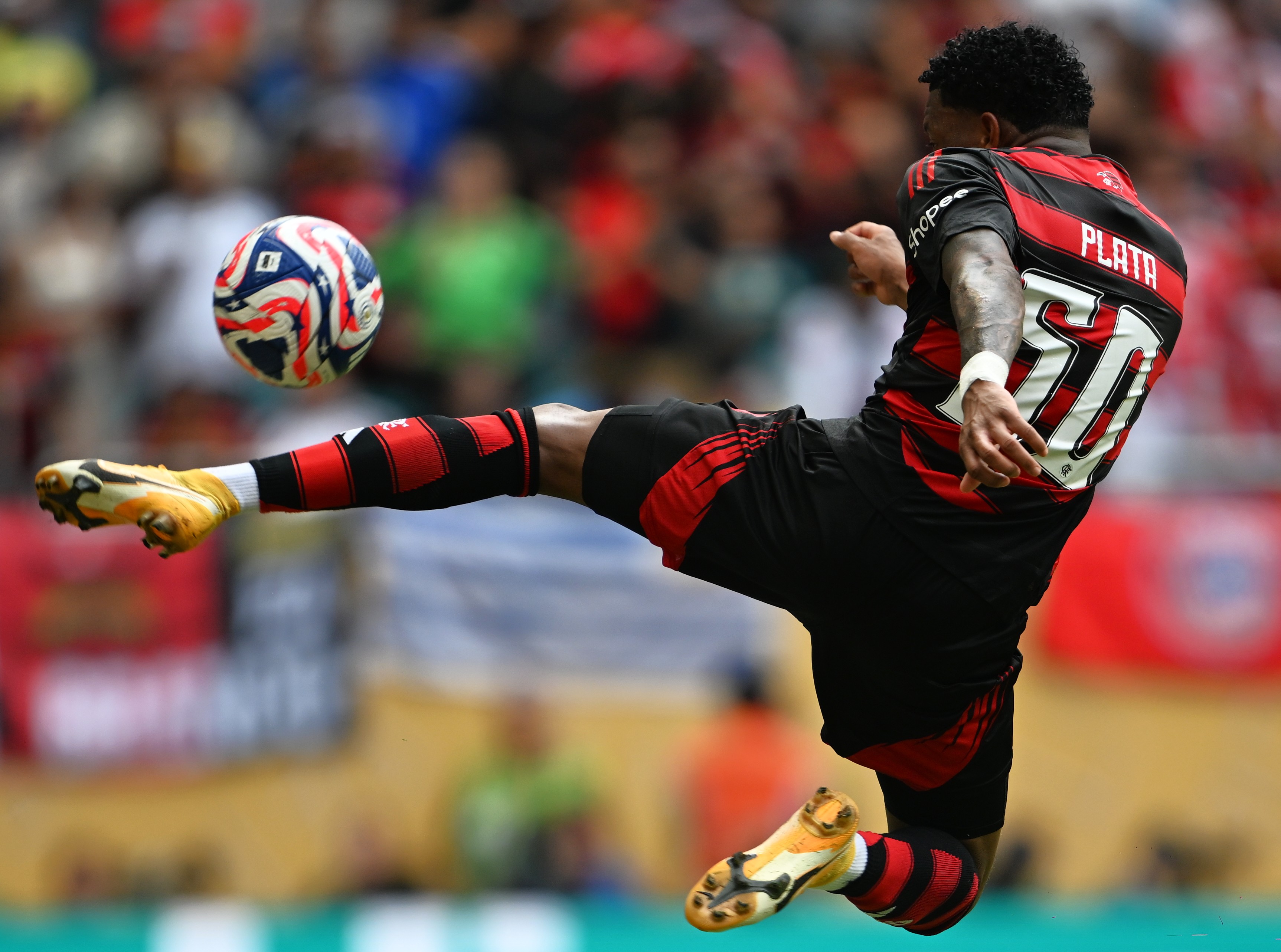 关于巴塞罗那惨败拜仁无缘欧冠决赛的信息